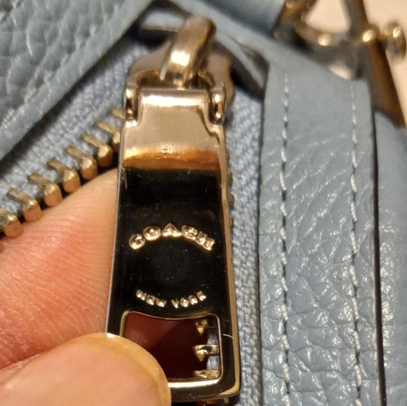 COPY - Coach Crossbody, medium size and blue. - Picture 6 of 8